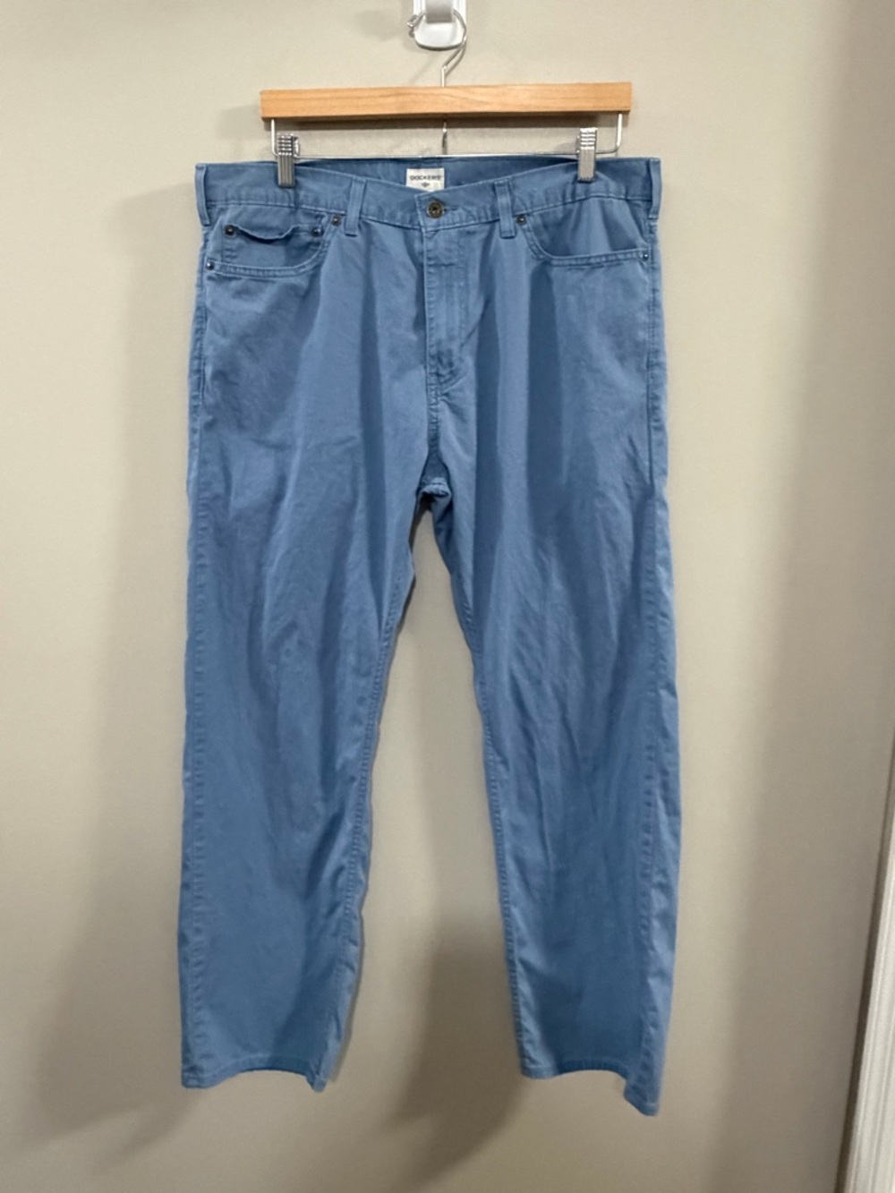 Dockers Men's Straight Fit 5-Pocket Blue Chinos. Size 36x30